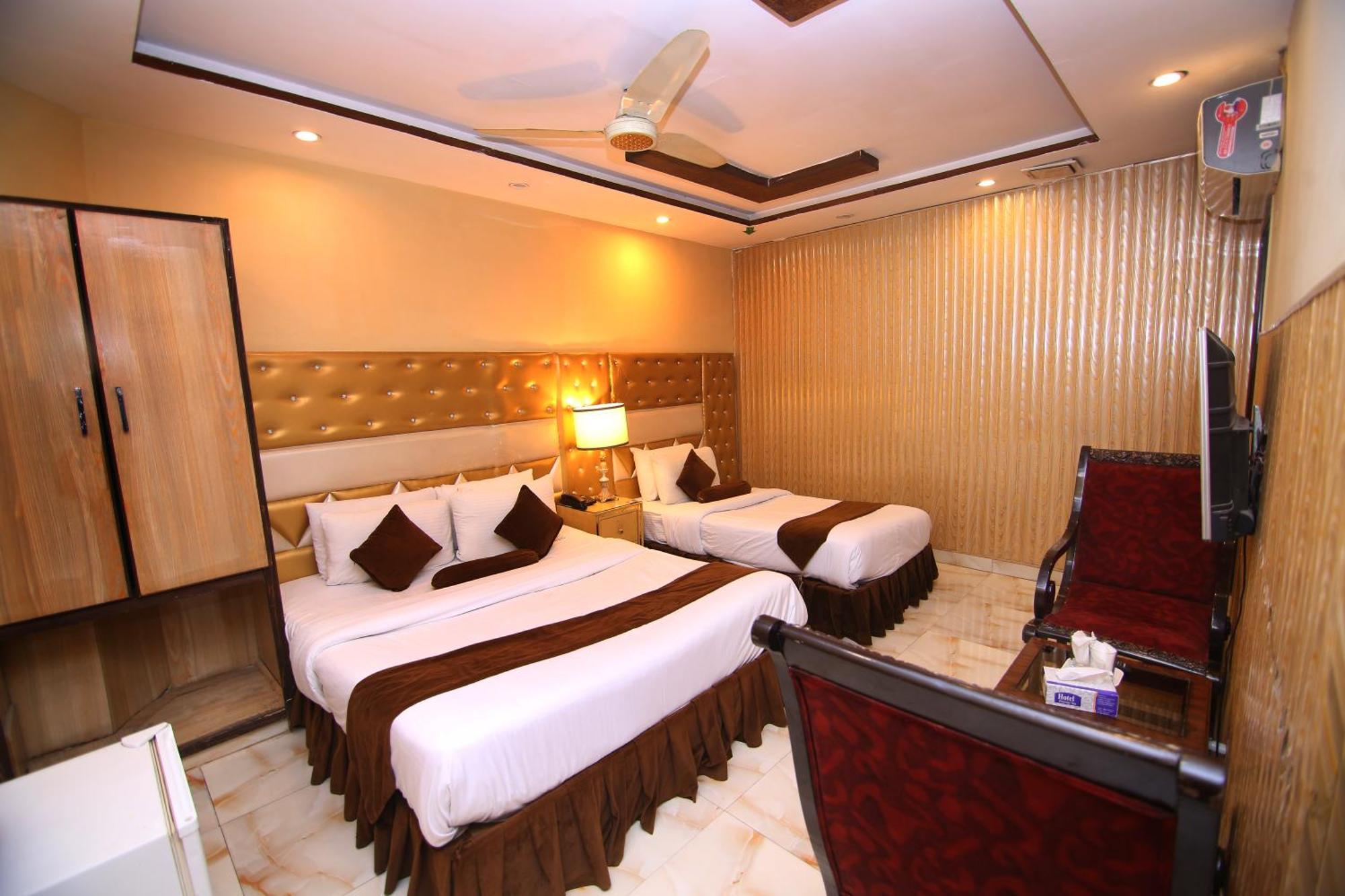 Premier Inn Gulberg Lahore Extérieur photo