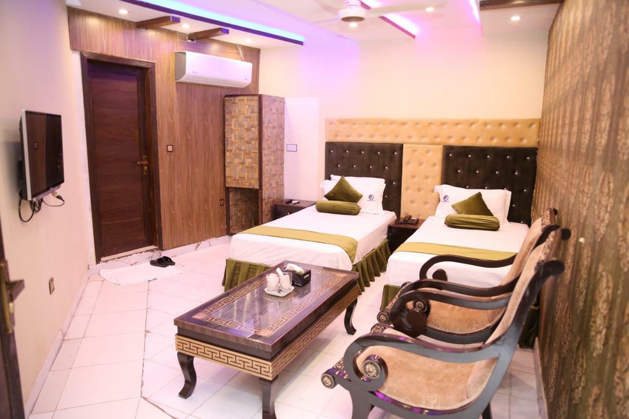 Premier Inn Gulberg Lahore Extérieur photo