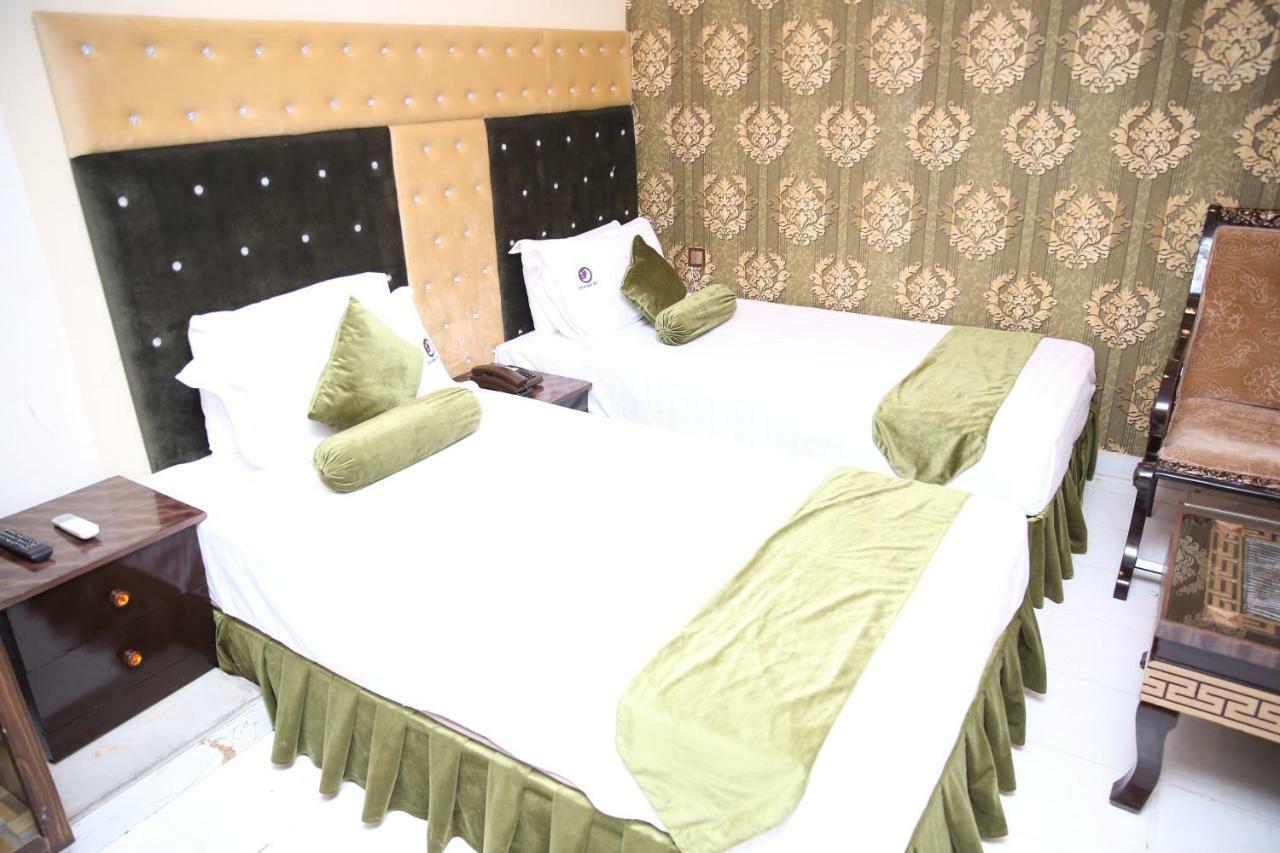 Premier Inn Gulberg Lahore Extérieur photo
