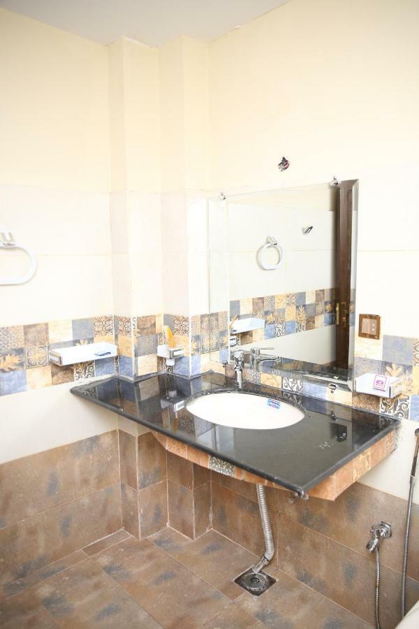 Premier Inn Gulberg Lahore Extérieur photo
