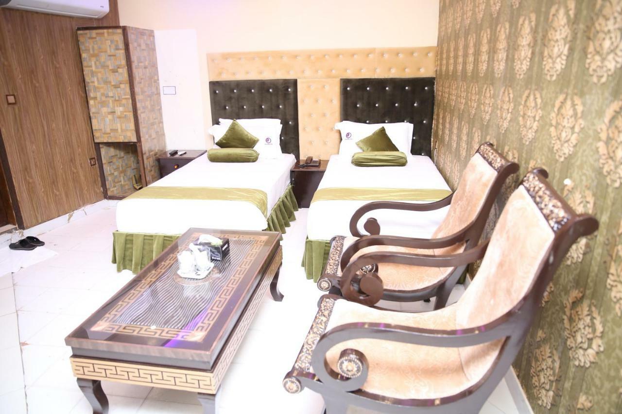 Premier Inn Gulberg Lahore Extérieur photo